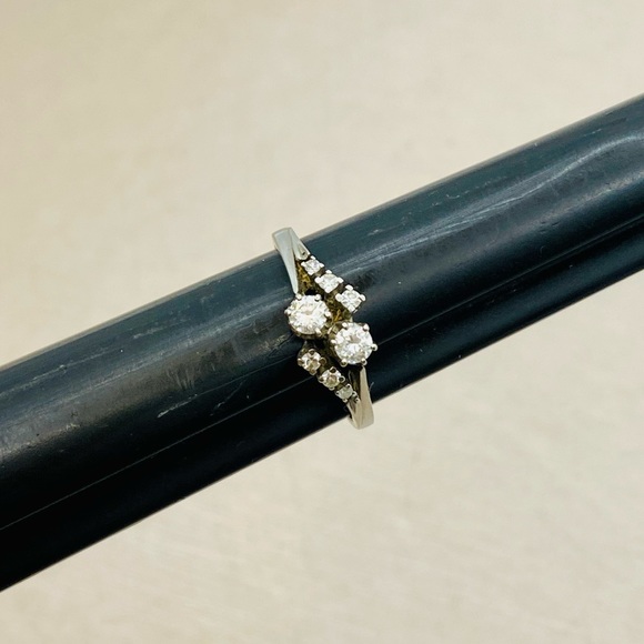 EUC Vintage 18k White Gold .28 ct tw Diamond Ring - Picture 13 of 17